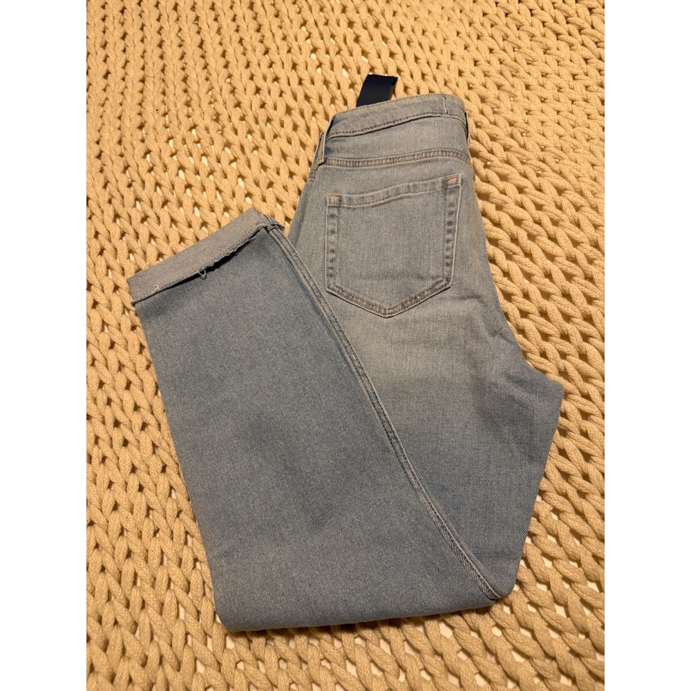 Hollister Ultra High Rise Mom Jeans Light Wash Distressed Size 27W 27L
